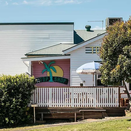 Cape Breeze - 5 Bedroom Home With Headland Views-3